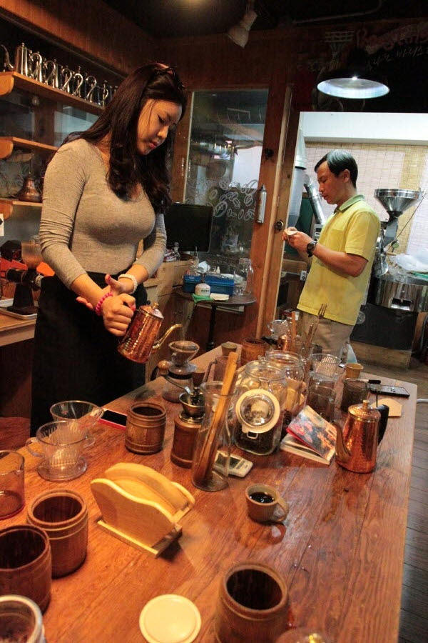2013바리스타트레이닝코스 핸드드립-배윤미01.jpg